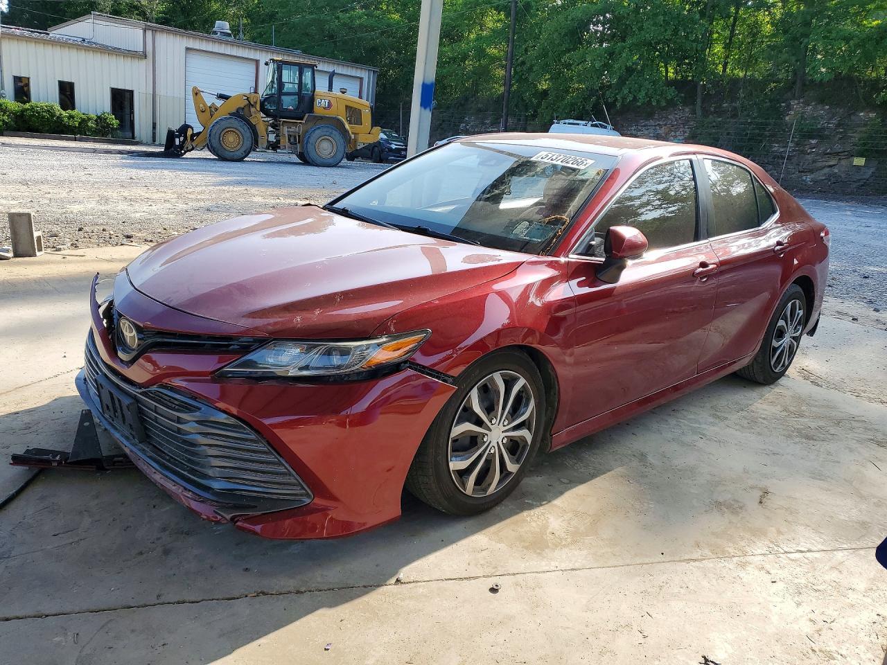 2020 Toyota Camry Le - zdjęcie główne