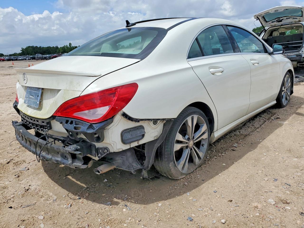 2017 Mercedes Benz C-Class C250 Rwd - zdjęcie 3