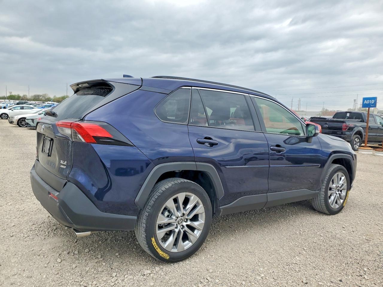 2023 Toyota Rav4 Xle Premium - zdjęcie 3