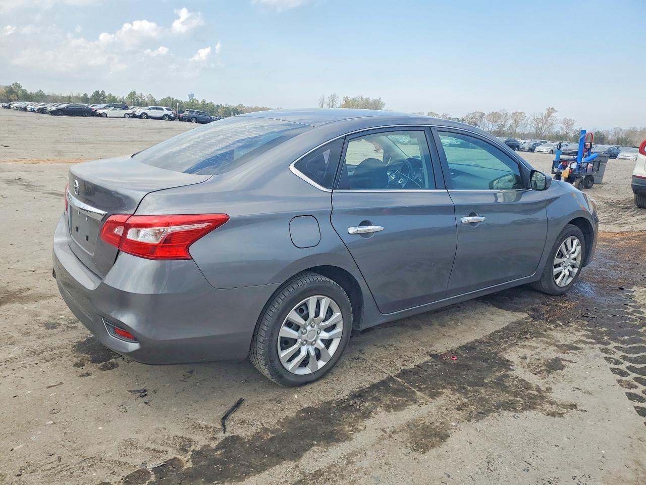 2019 Nissan Sentra S - zdjęcie 3