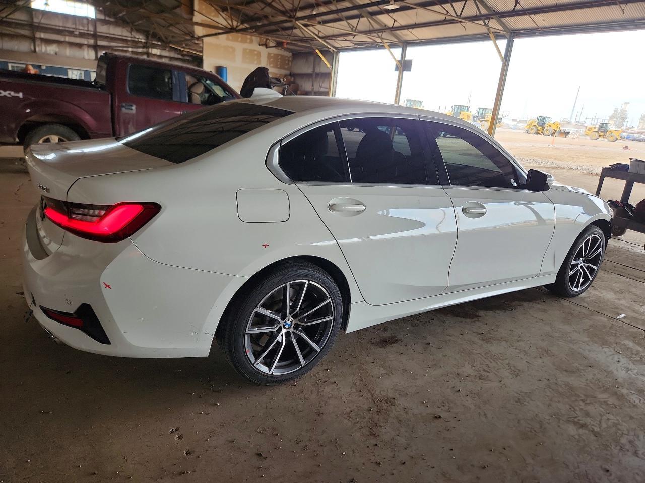2019 BMW 330I - zdjęcie 3