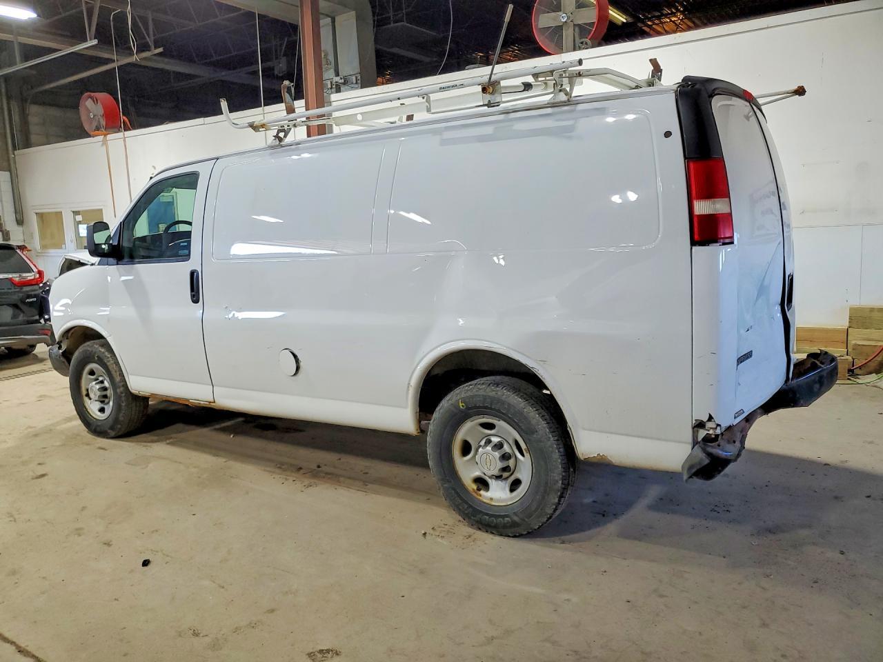 2013 Chevrolet Express G2500 - zdjęcie 2