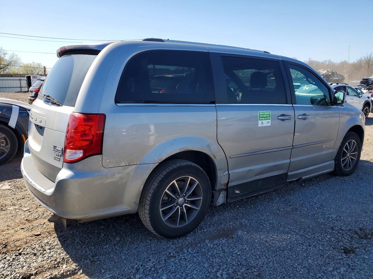 2017 Dodge Grand Caravan Sxt - zdjęcie 3
