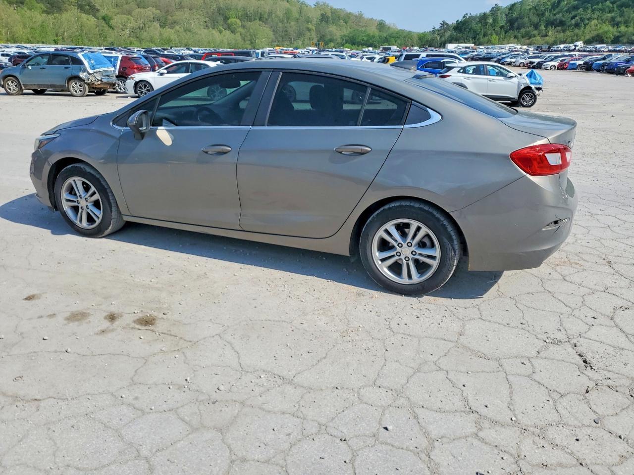 2017 Chevrolet Cruze Lt - zdjęcie 2