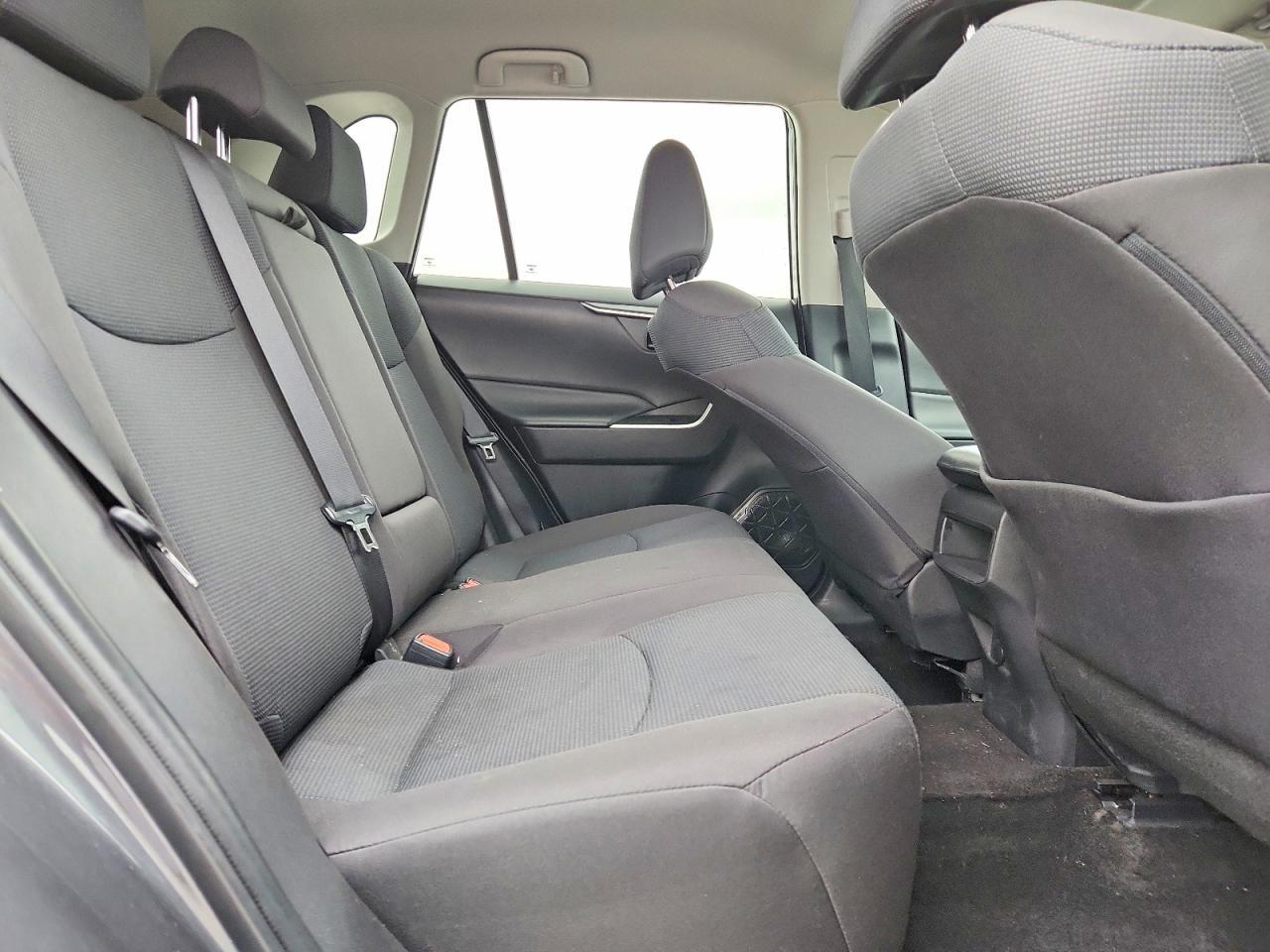 2021 Toyota Rav4 Le - zdjęcie 11