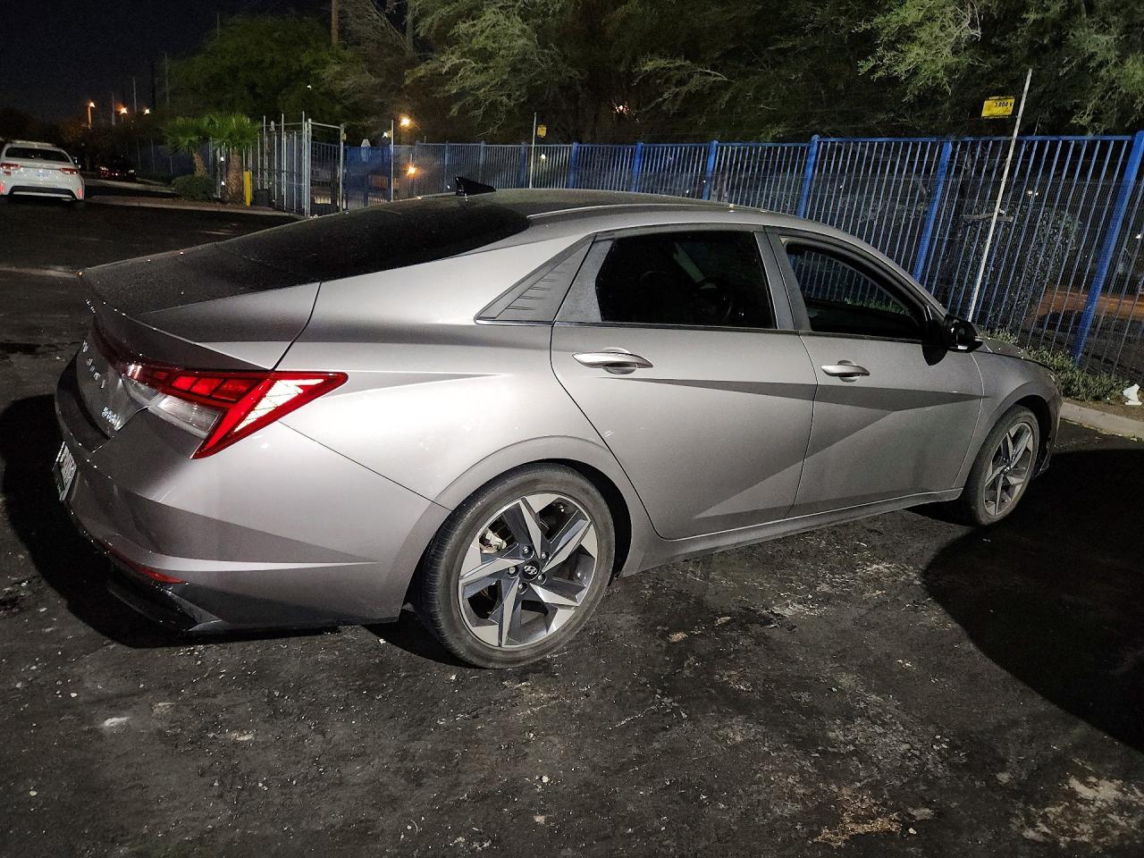 2023 Hyundai Elantra Limited - zdjęcie 3