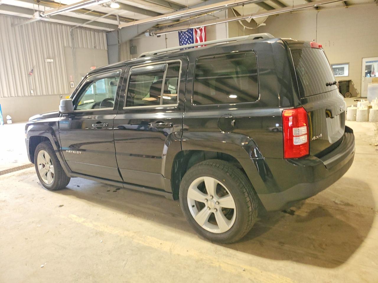2014 Jeep Patriot Latitude - zdjęcie 2