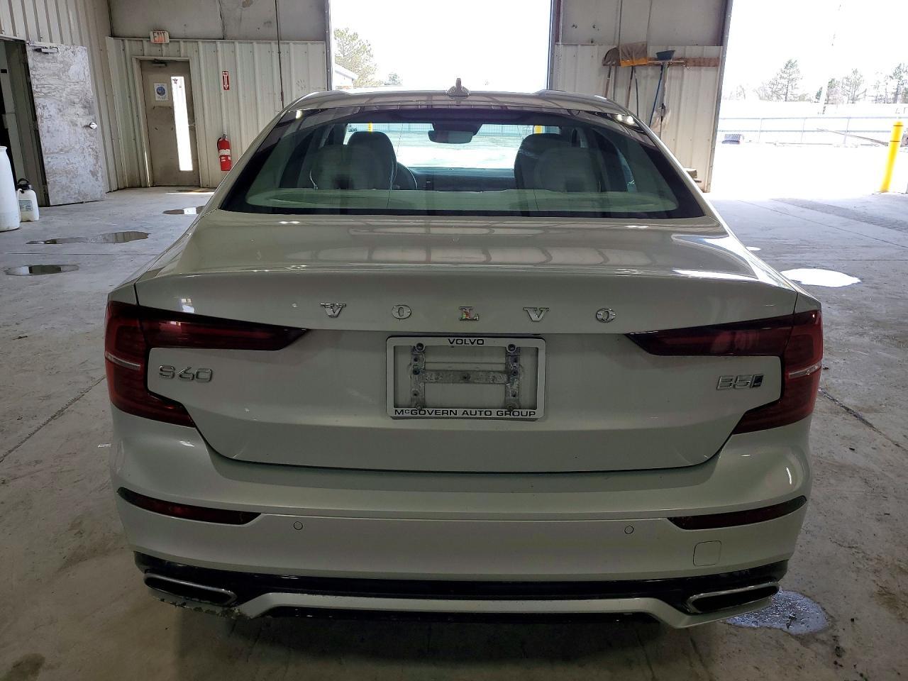 2022 Volvo S60 B5 Momentum - zdjęcie 6