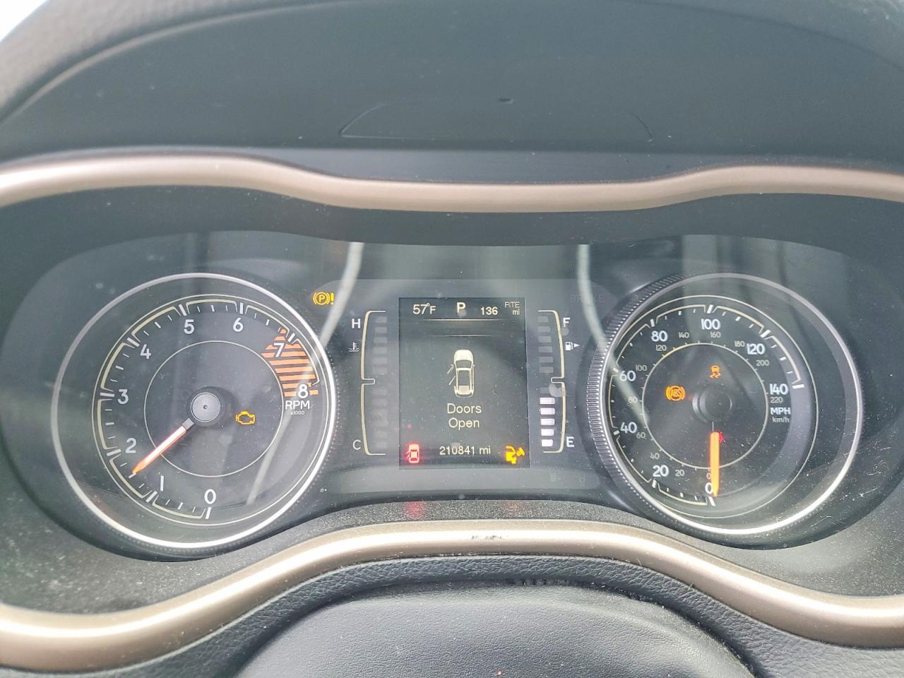 2016 Jeep Cherokee Sport - zdjęcie 9