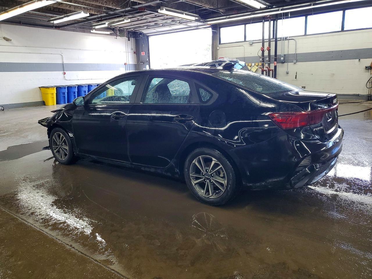 2023 Kia Forte Lxs - zdjęcie 2