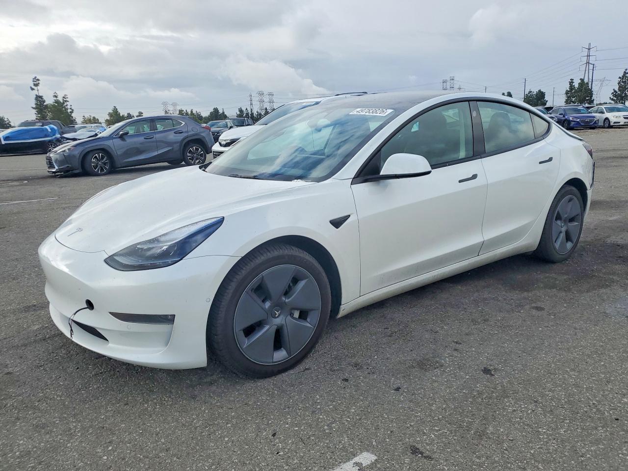 2022 Tesla Model 3 - zdjęcie główne