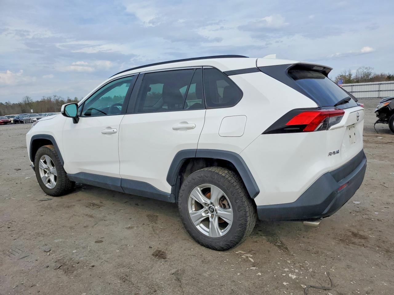 2019 Toyota Rav4 Xle - zdjęcie 2