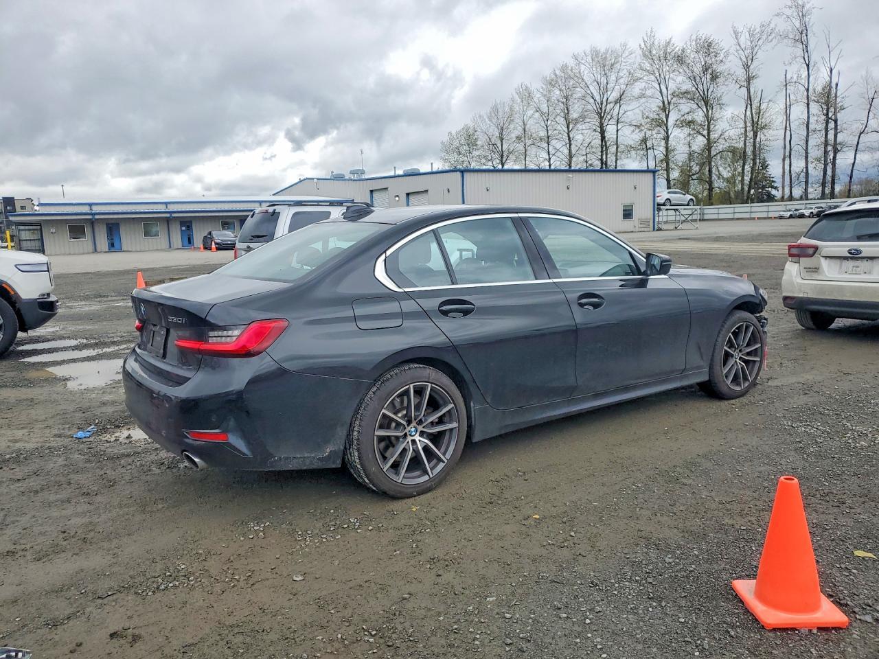 2019 BMW 330Xi - zdjęcie 3