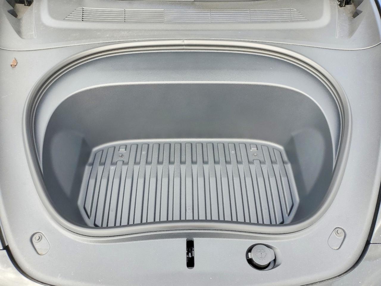 2026 Tesla Model 3 - zdjęcie 11