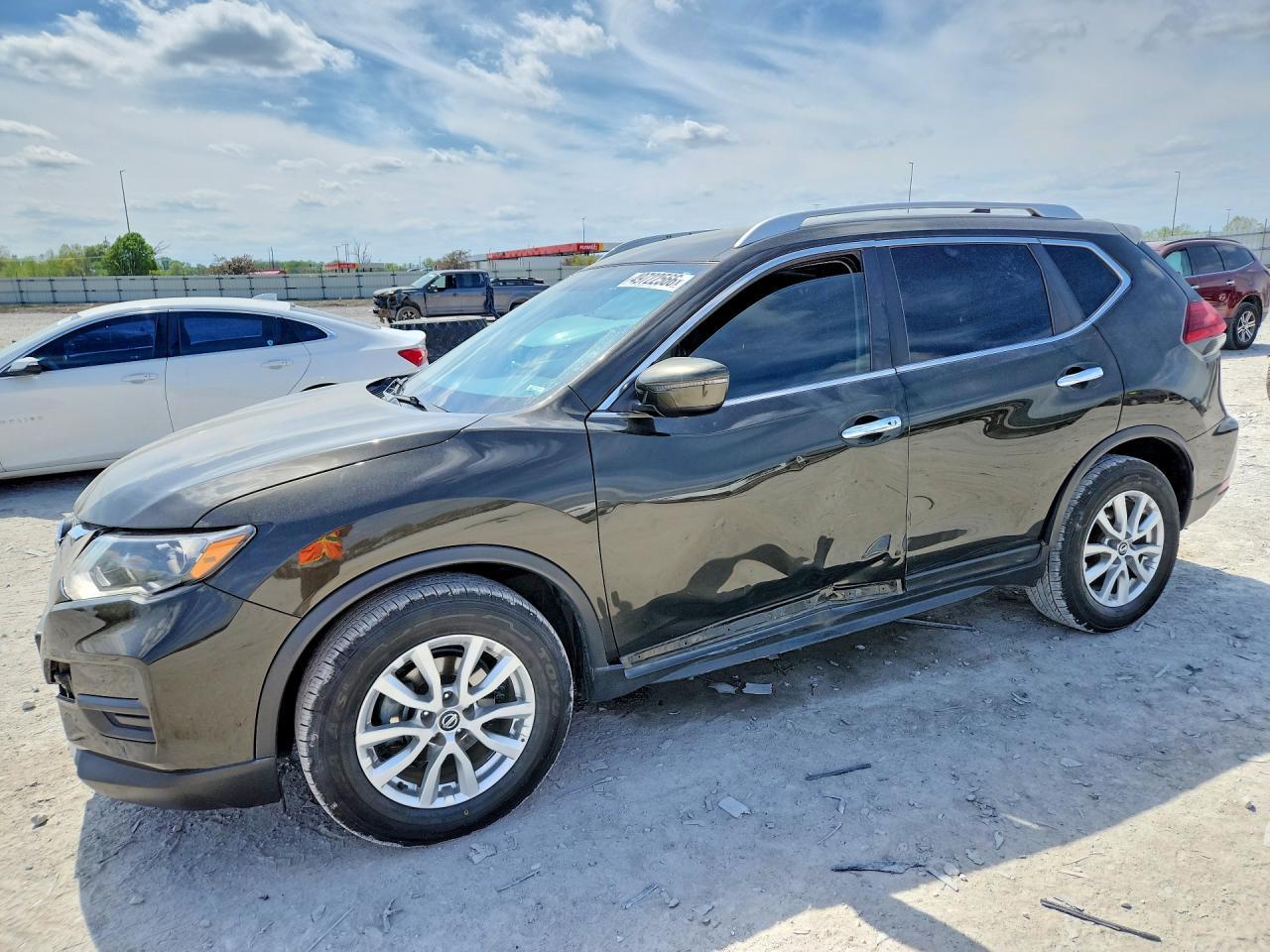 2017 Nissan Rogue - zdjęcie główne