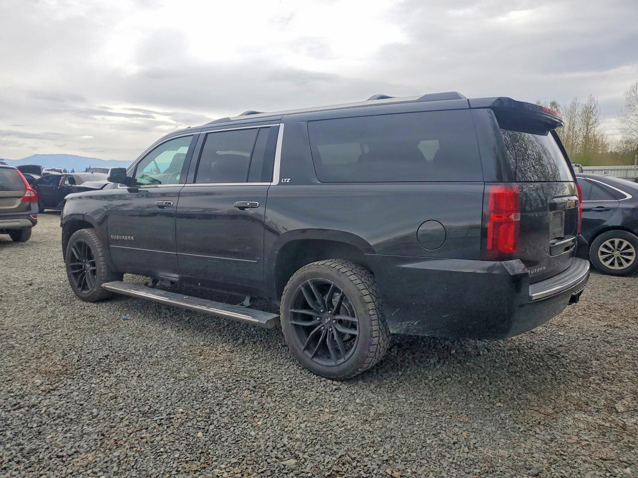 2015 Chevrolet Suburban K1500 Ltz - zdjęcie 2