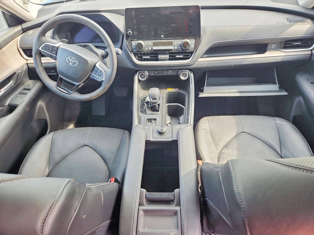 2024 Toyota Grand Highlander Platinum - zdjęcie 8