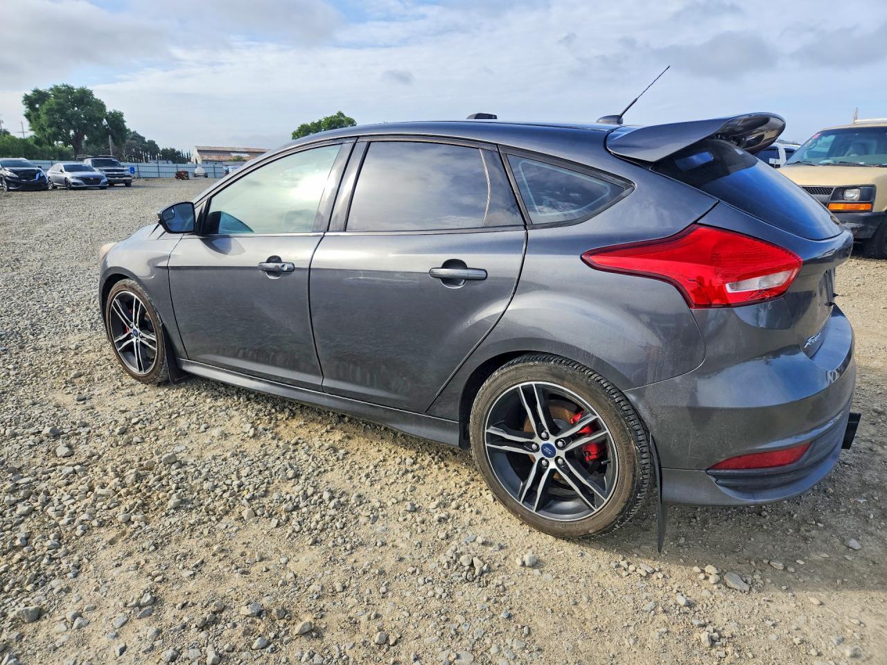 2015 Ford Focus St - zdjęcie 2
