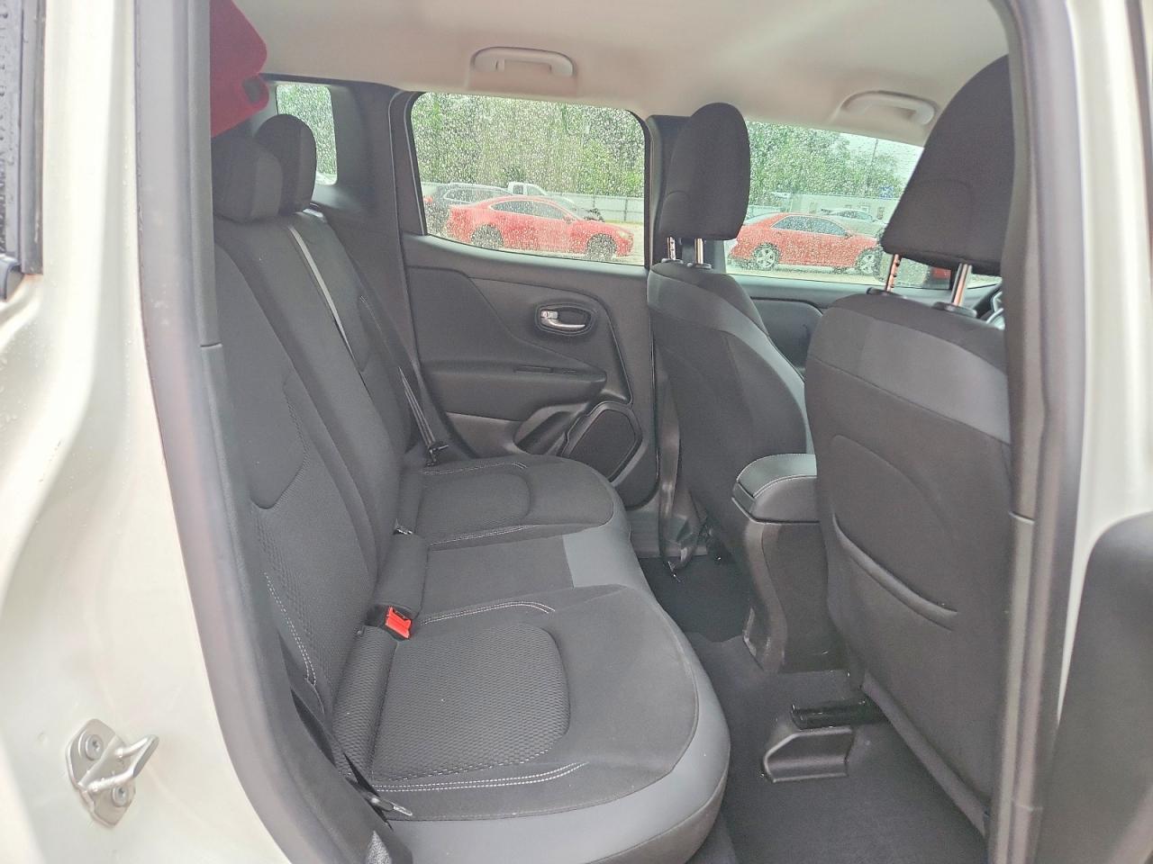 2023 Jeep Renegade Latitude - zdjęcie 11