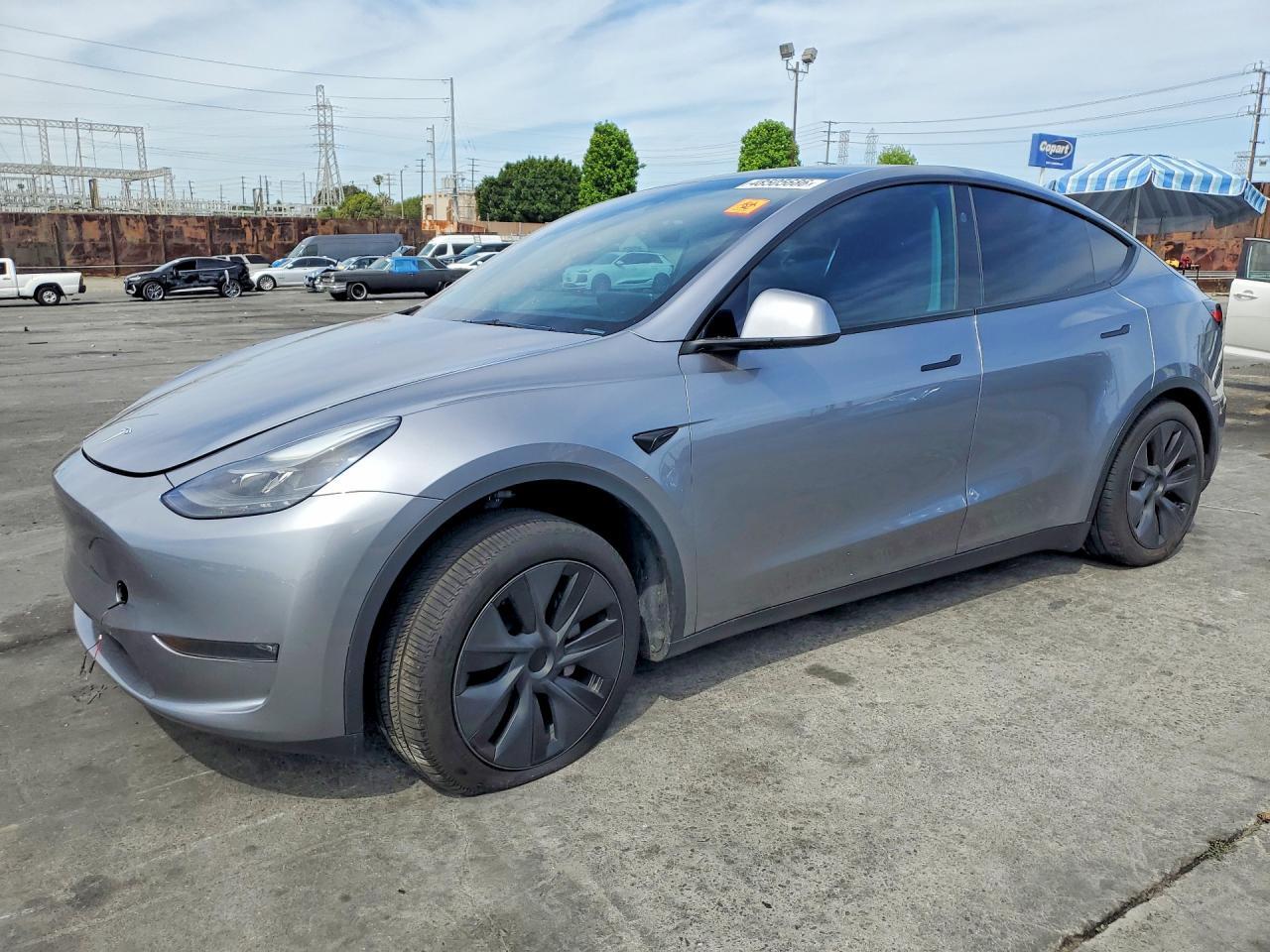 2024 Tesla Model Y - zdjęcie główne