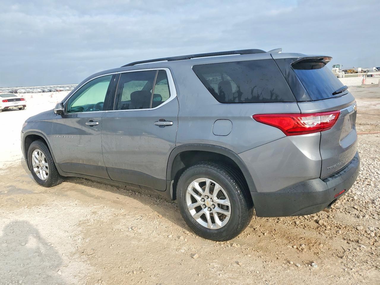 2019 Chevrolet Traverse Lt - zdjęcie 2