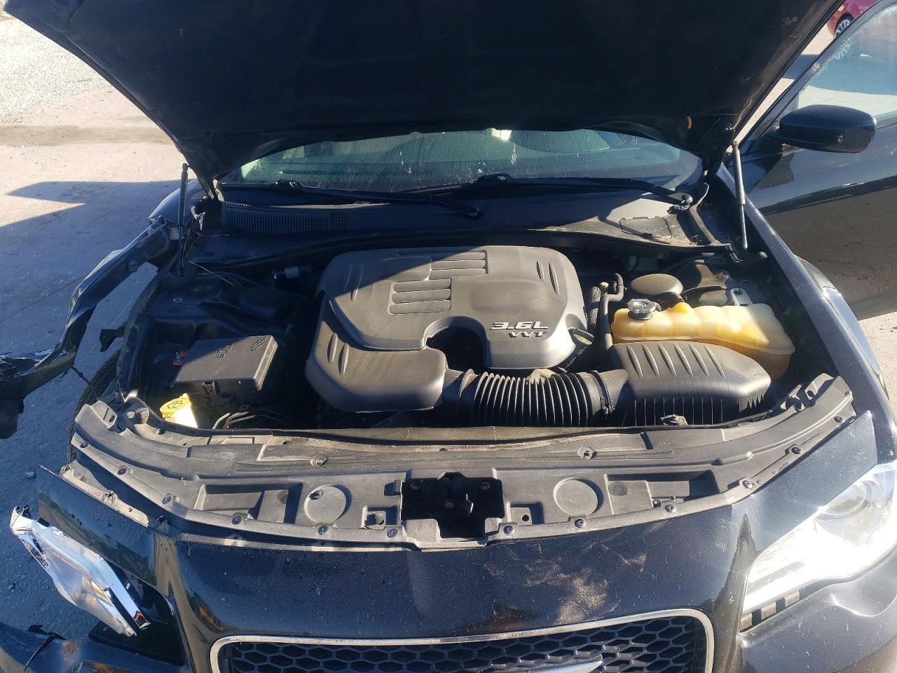 2016 Chrysler 300 Limited - zdjęcie 11