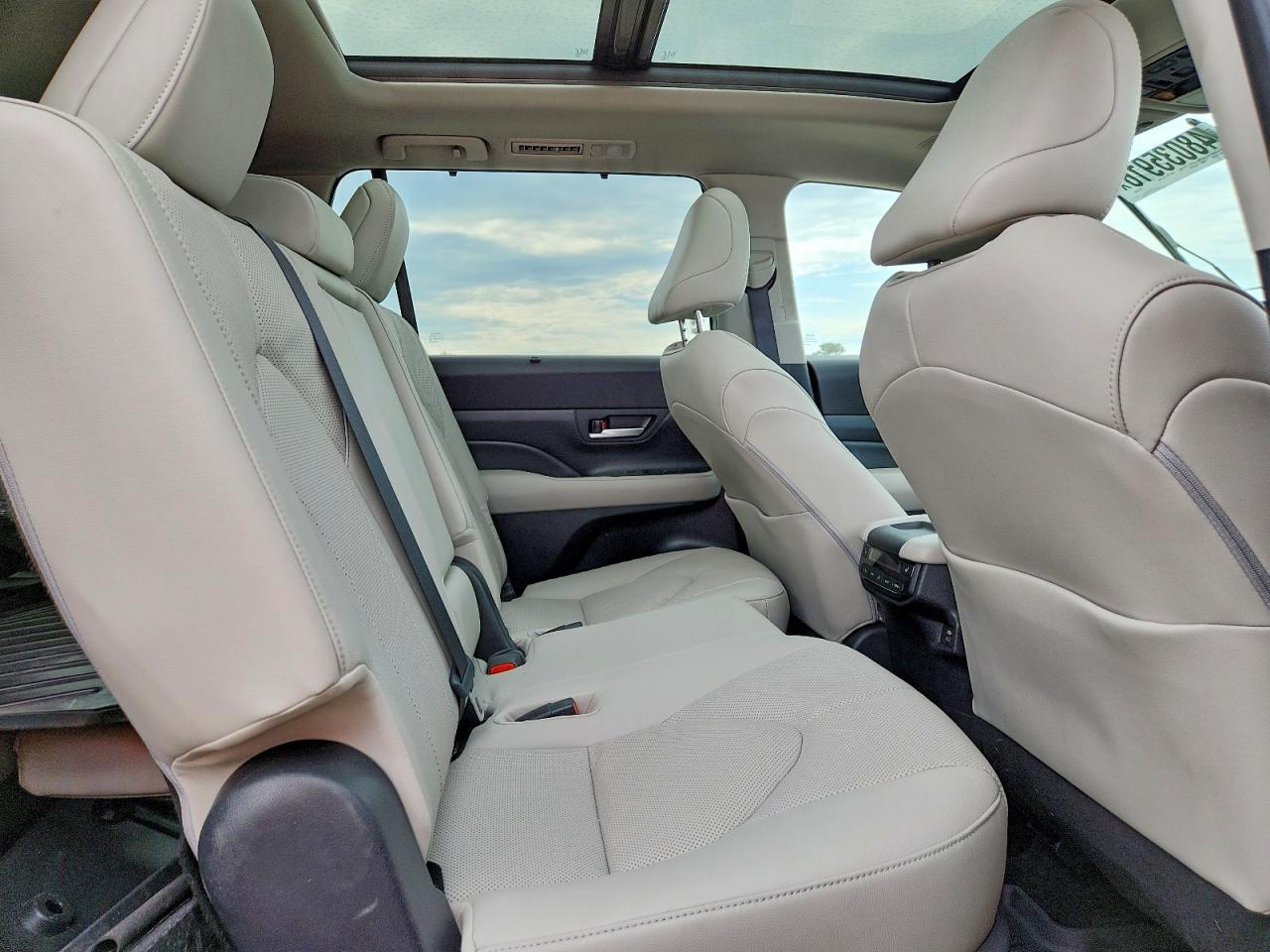 2024 Toyota Grand Highlander Hybrid Limited - zdjęcie 11