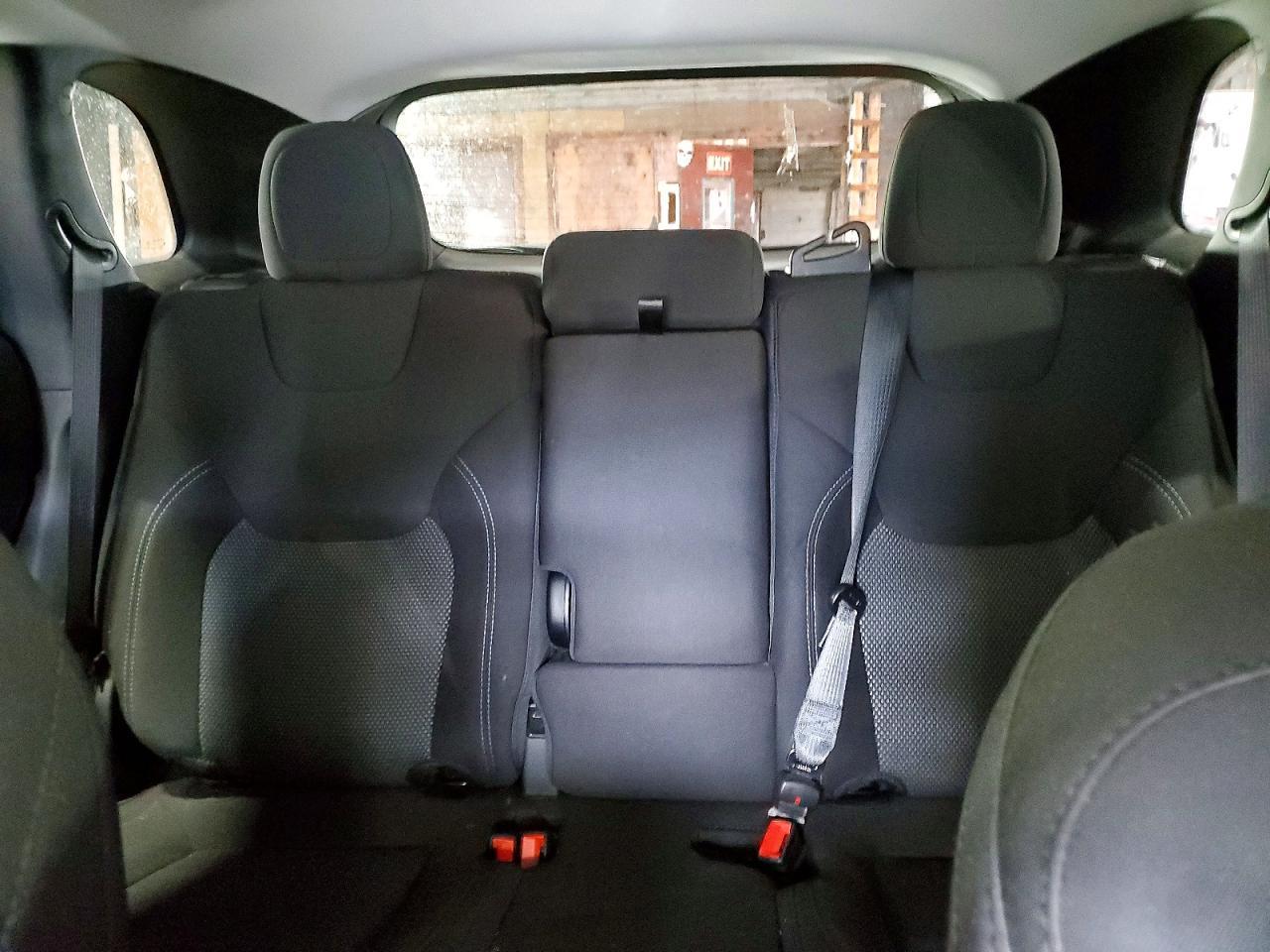 2021 Jeep Cherokee Latitude - zdjęcie 10