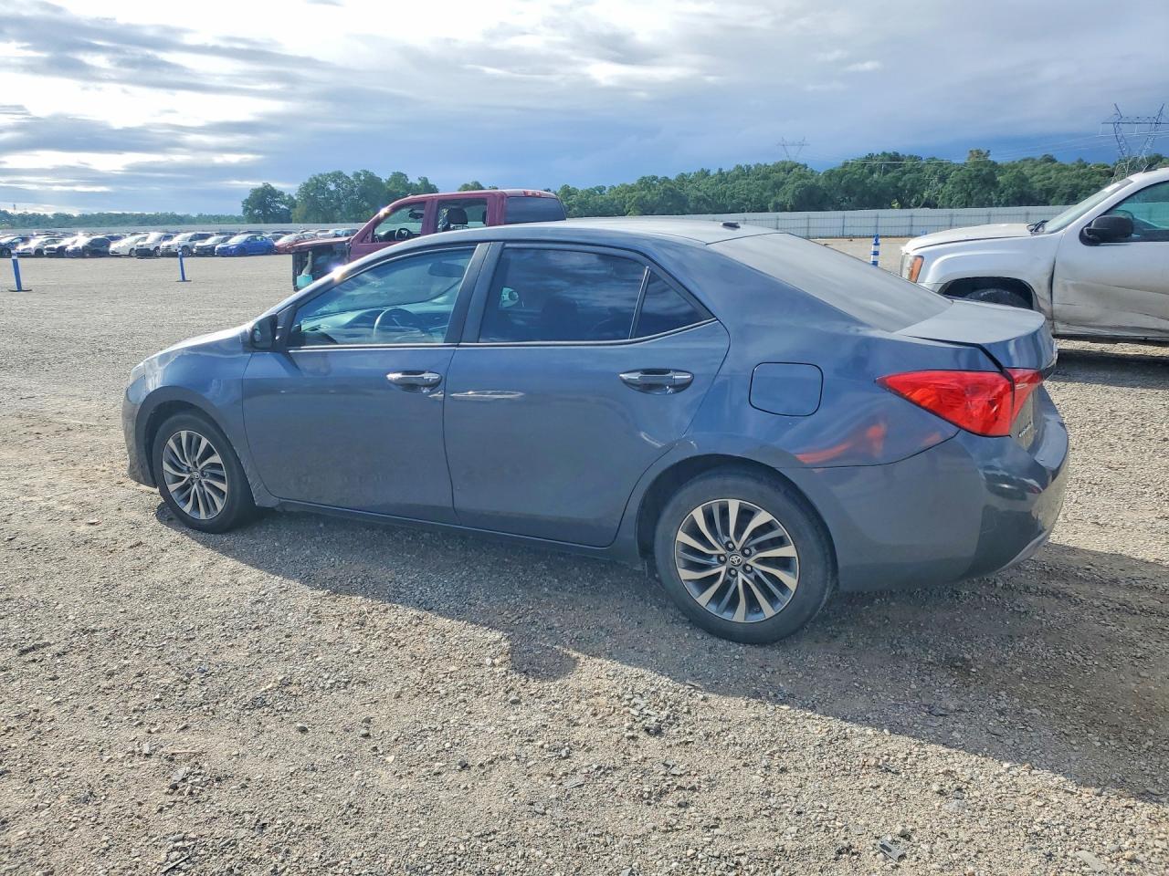 2017 Toyota Corolla Xle - zdjęcie 2