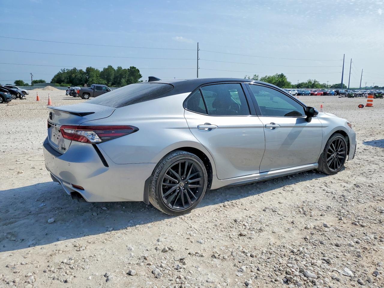 2024 Toyota Camry Xse V6 - zdjęcie 3