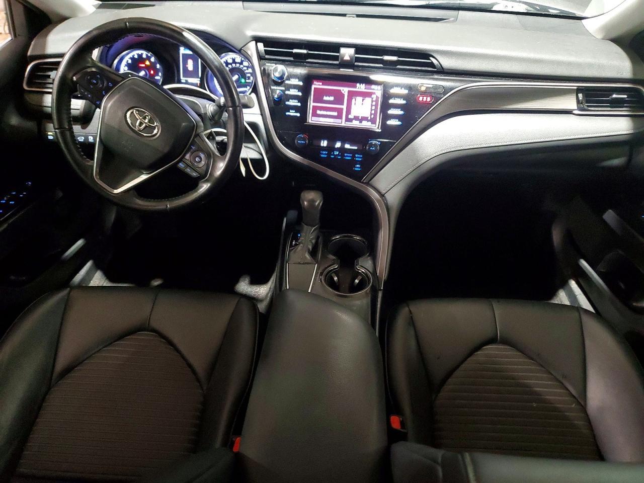 2019 Toyota Camry - zdjęcie 8