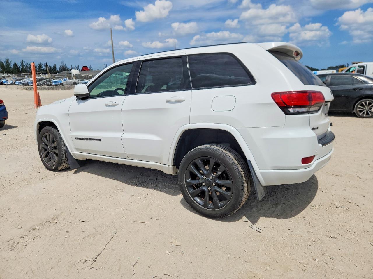 2018 Jeep Grand Cherokee Laredo - zdjęcie 2
