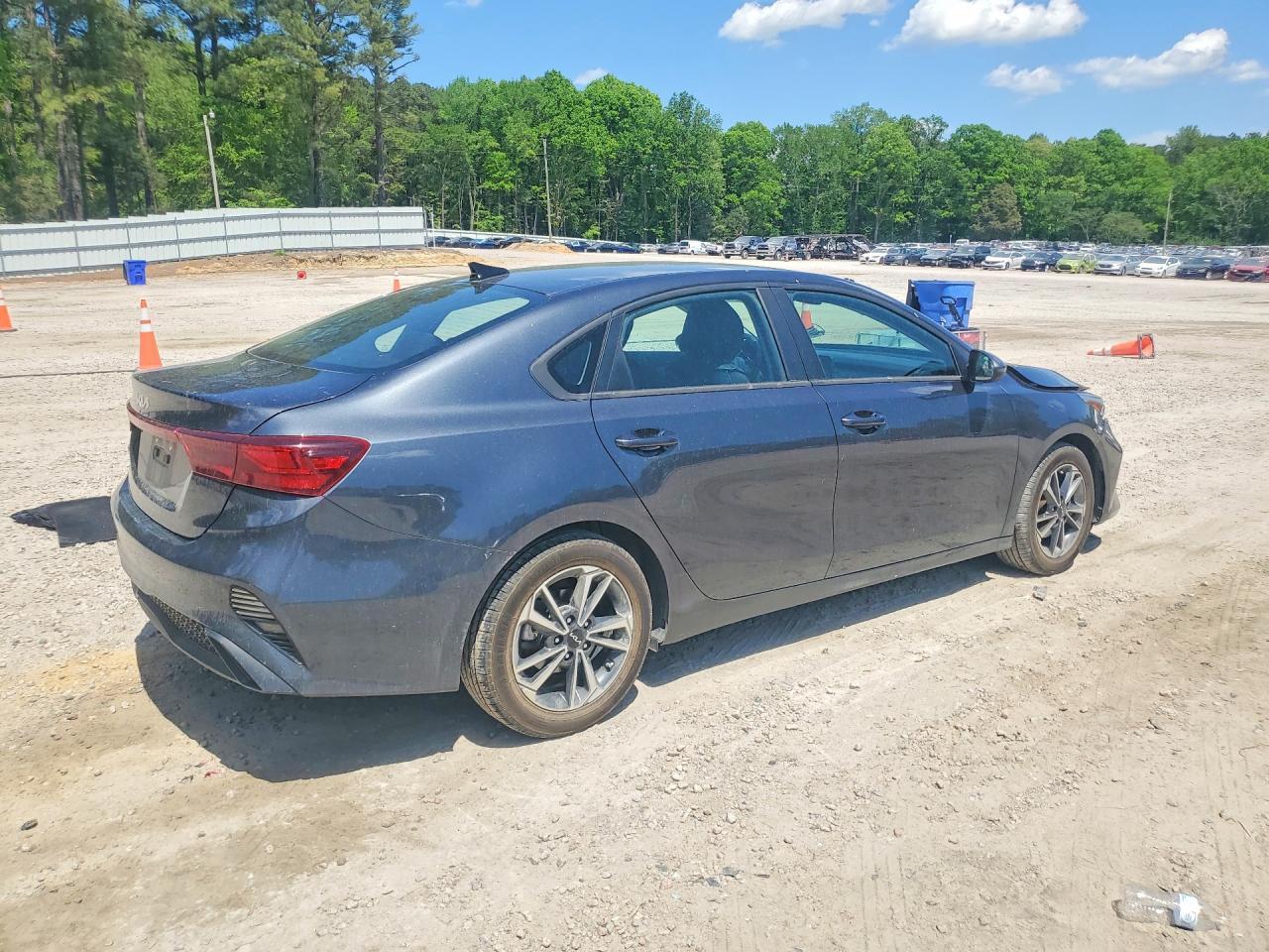 2023 Kia Forte Lxs - zdjęcie 3