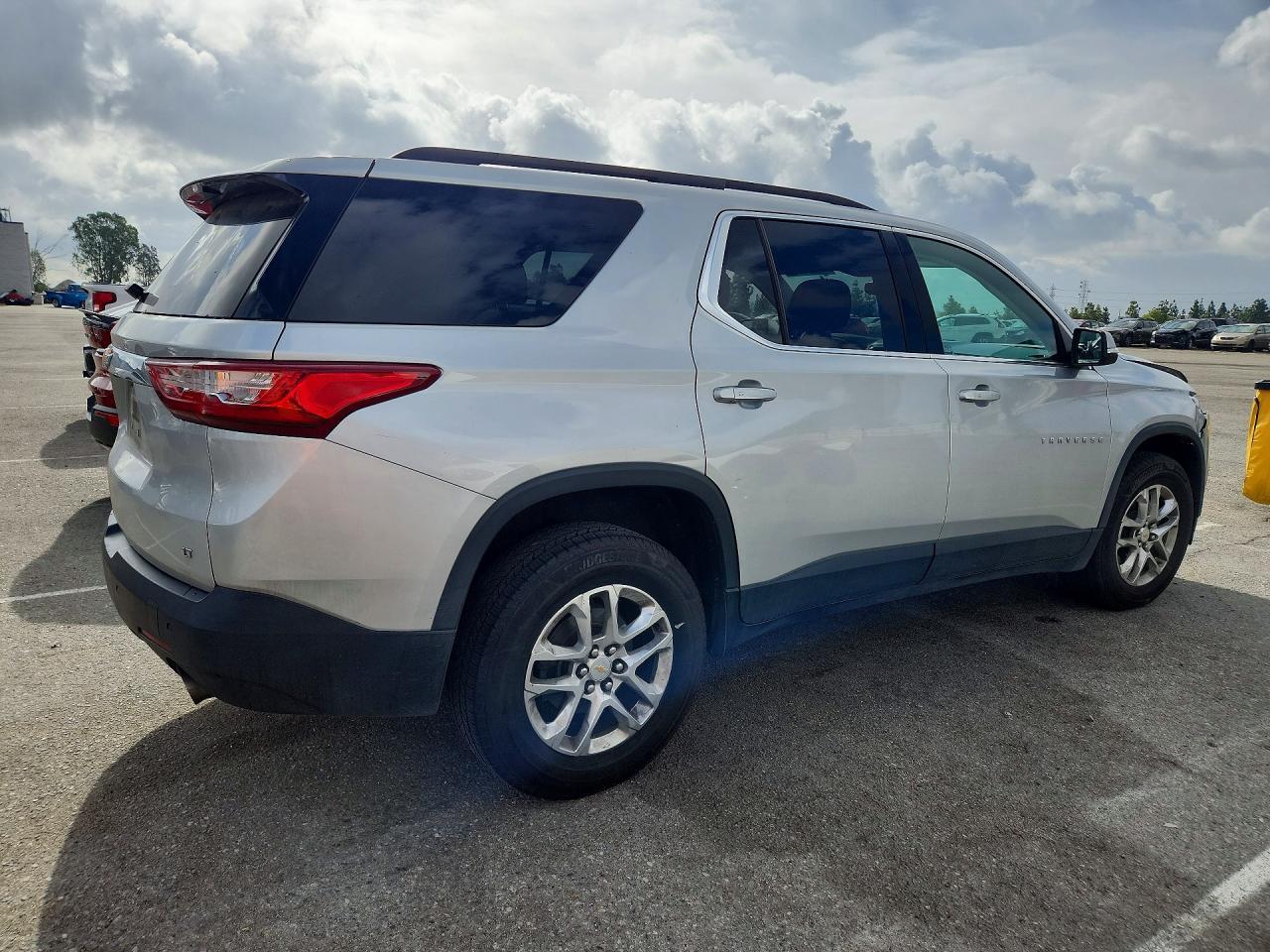 2021 Chevrolet Traverse Lt - zdjęcie 3