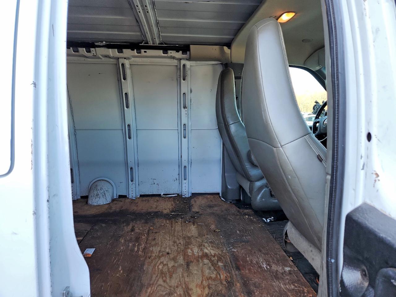 2020 GMC Savana G3500 - zdjęcie 11