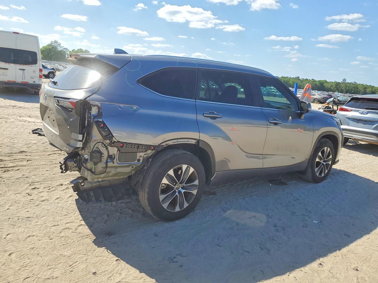 2025 Toyota Highlander Xle - zdjęcie 3