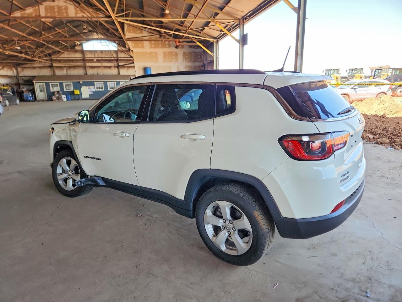 2020 Jeep Compass Latitude - zdjęcie 2