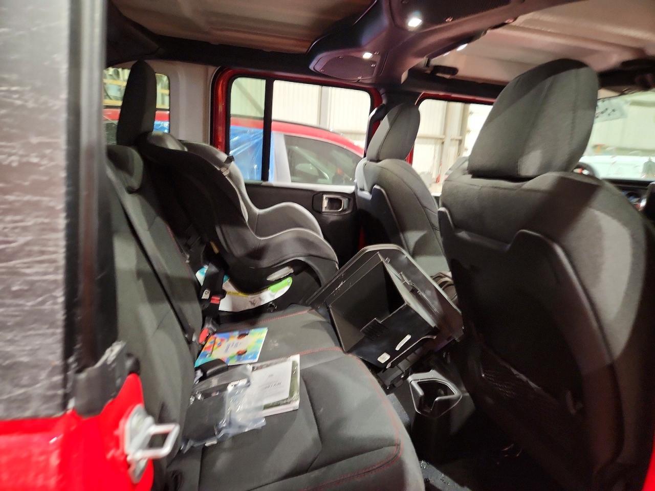 2026 Jeep Wrangler Rubicon - zdjęcie 10