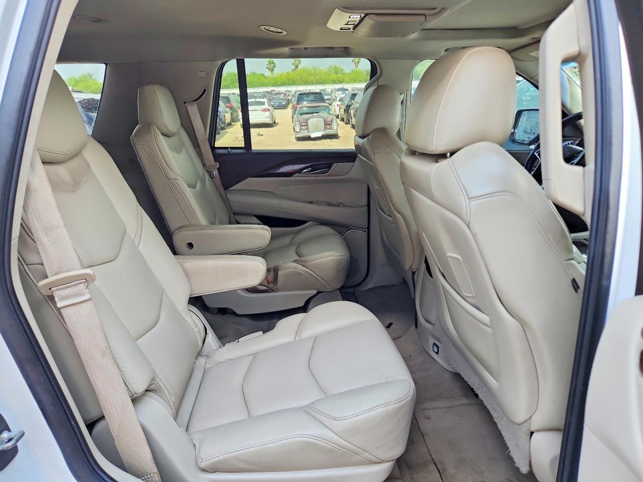 2016 Cadillac Escalade Luxury - zdjęcie 10