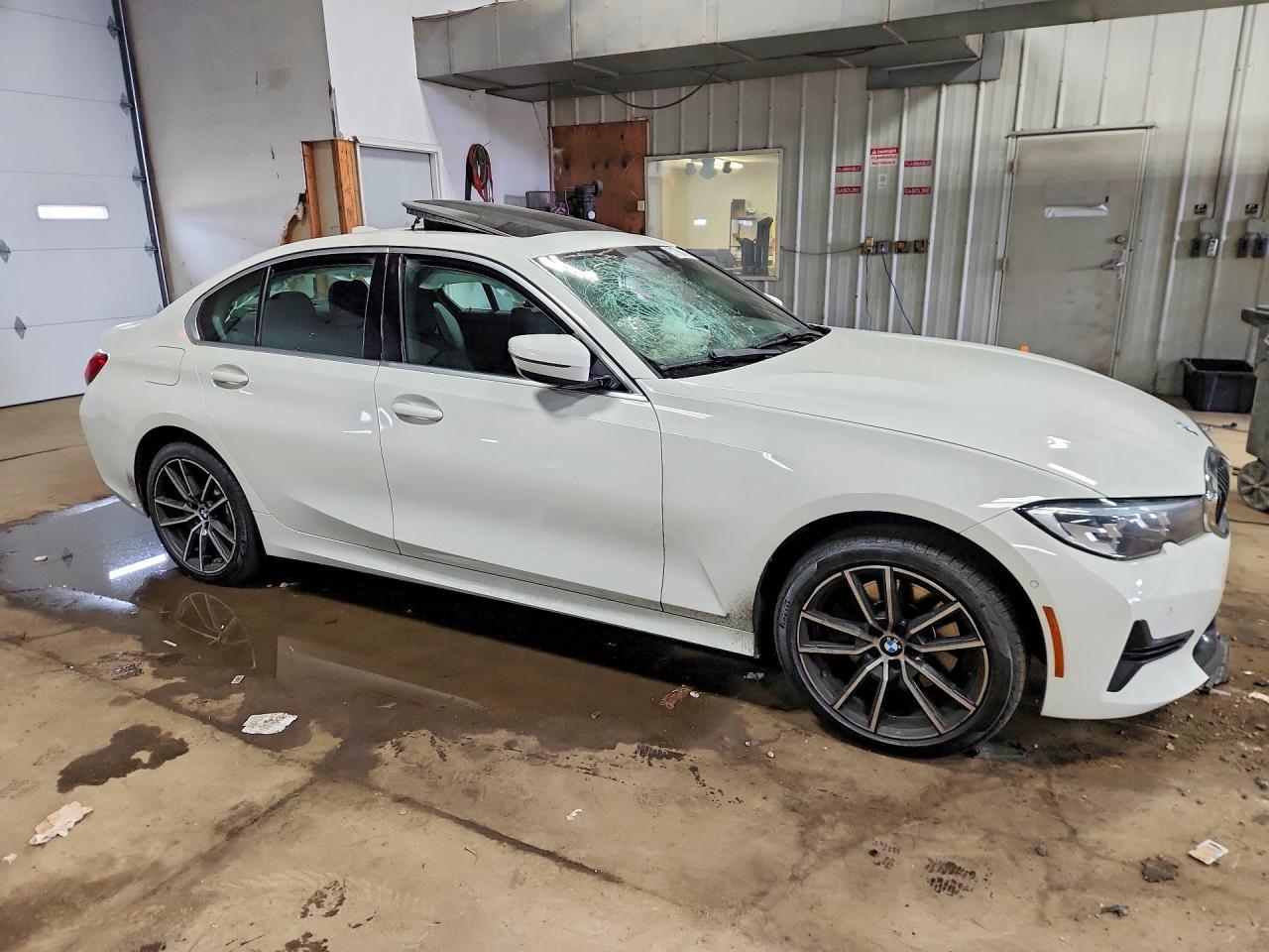 2020 BMW 330Xi - zdjęcie 4