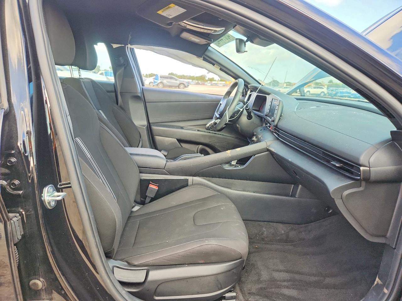 2025 Hyundai Elantra Sel Sport - zdjęcie 7