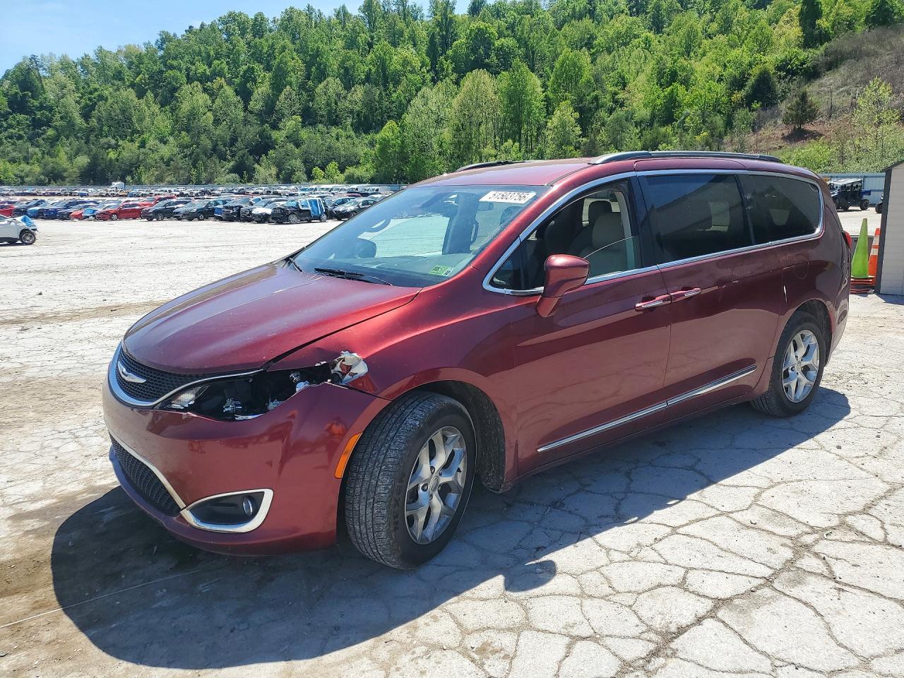 2017 Chrysler Pacifica Touring L - zdjęcie główne