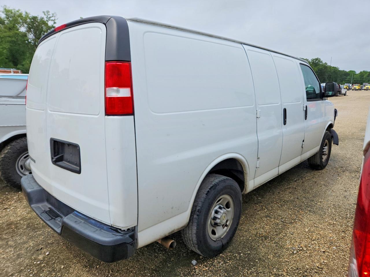 2022 Chevrolet Express G2500 - zdjęcie 3