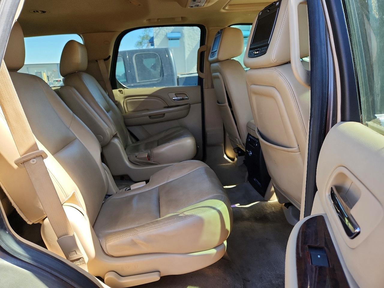 2013 Cadillac Escalade Luxury - zdjęcie 11