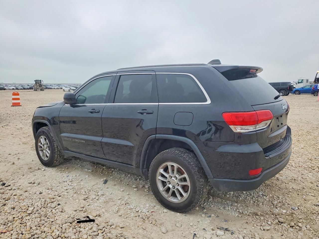 2018 Jeep Grand Cherokee Laredo - zdjęcie 2