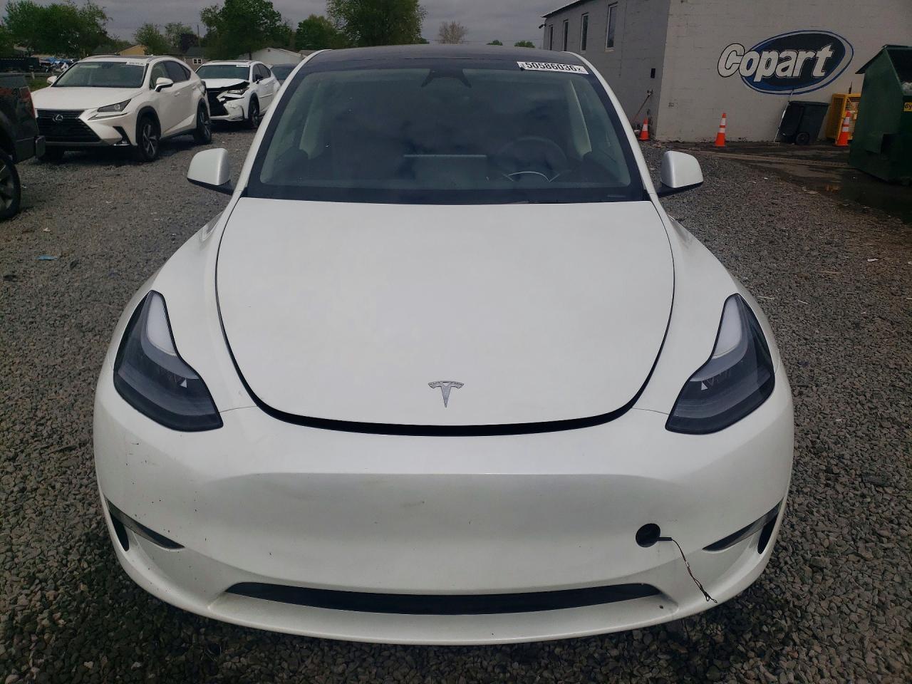 2025 Tesla Model Y - zdjęcie 5