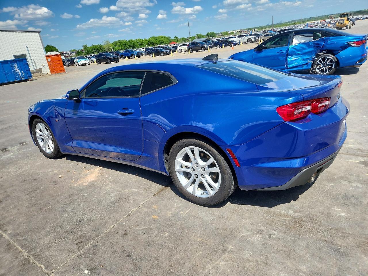 2020 Chevrolet Camaro Ls - zdjęcie 2