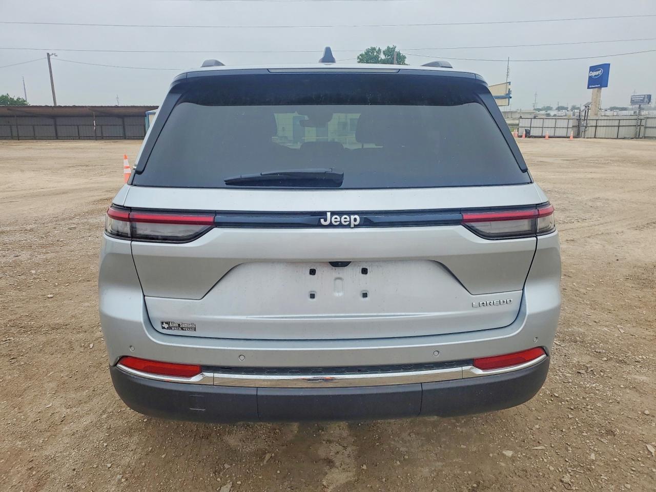 2025 Jeep Grand Cherokee Laredo - zdjęcie 6