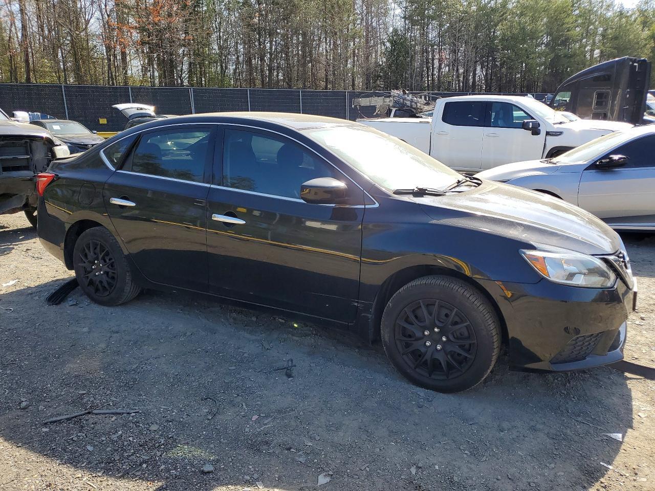 2017 Nissan Sentra S - zdjęcie 4