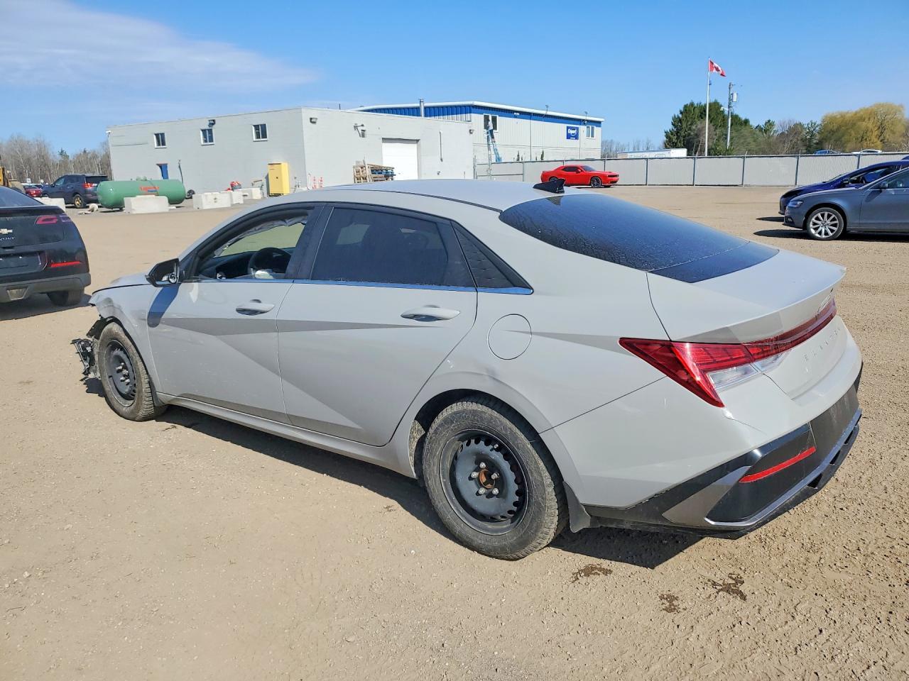 2024 Hyundai Elantra Luxury - zdjęcie 2